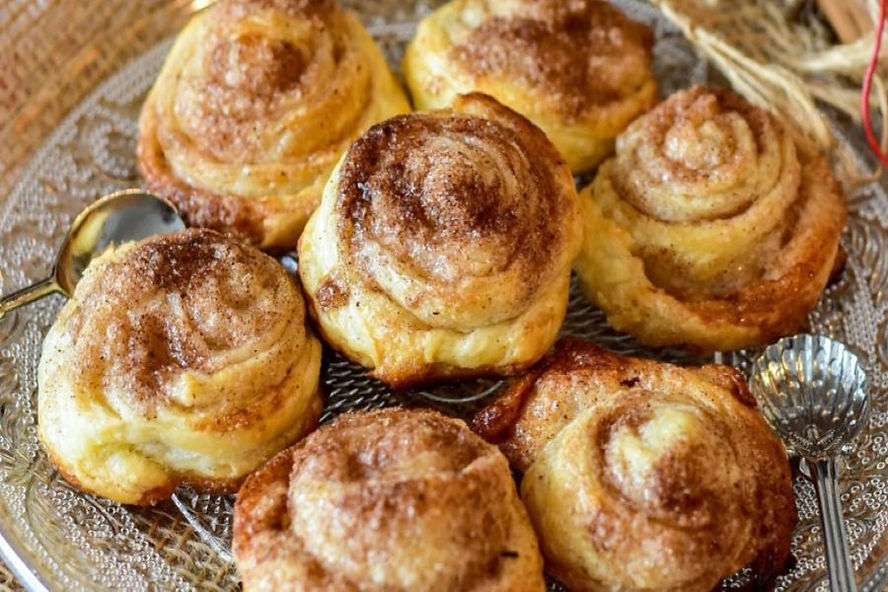 Breakfast Ideas for Sailing cinnamon savoury rolls