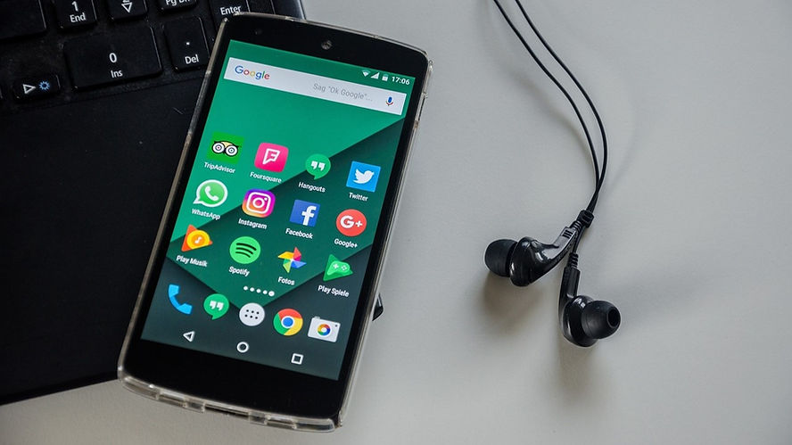 mobile phone VoIP Whatsapp Hangouts